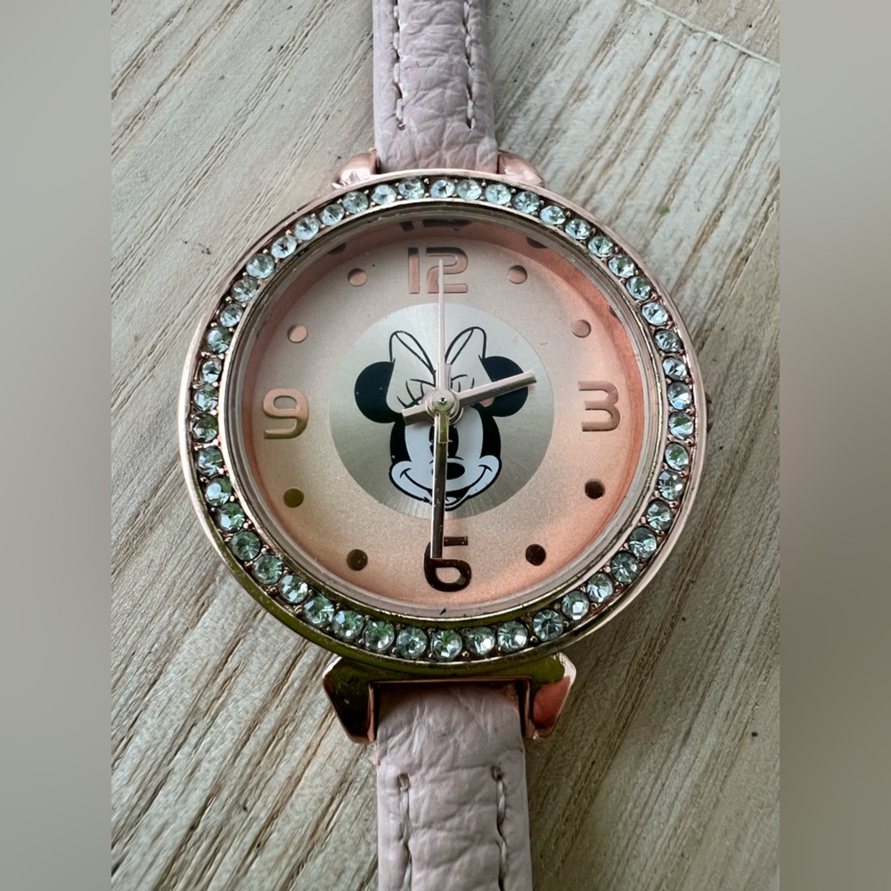 Disney ladies rose gold tone Minnie Mouse watch NEW BATTERY